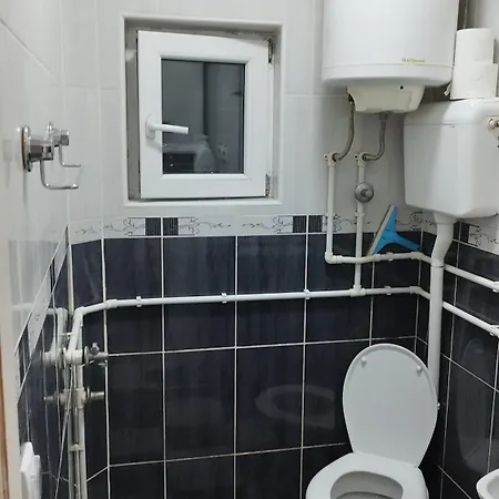 Small Private Bathroom ,strong Internet アパート *