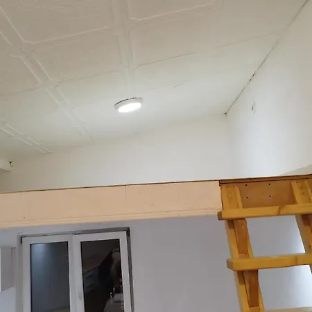 Small Private Bathroom ,strong Internet ベオグラード