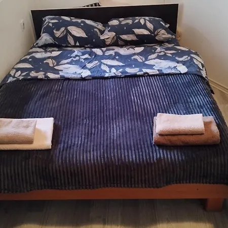 Small Private Bathroom ,strong Internet Belgrad