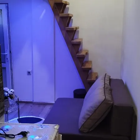 Small Private Bathroom ,strong Internet アパート *