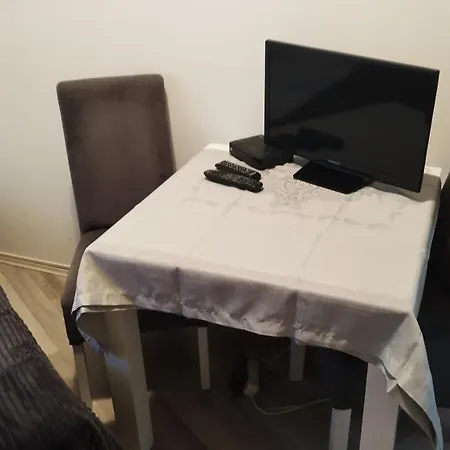 Small Private Bathroom ,strong Internet アパート