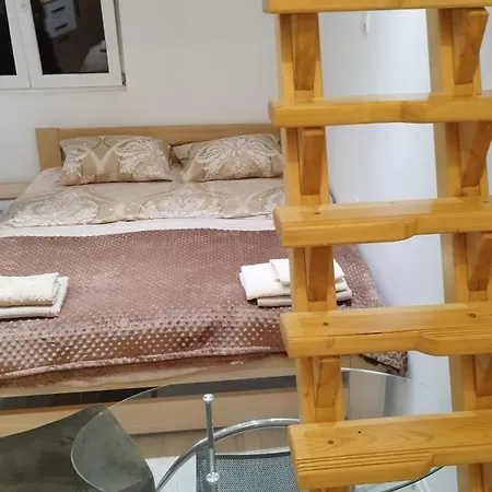 Apartament Small Private Bathroom ,strong Internet *